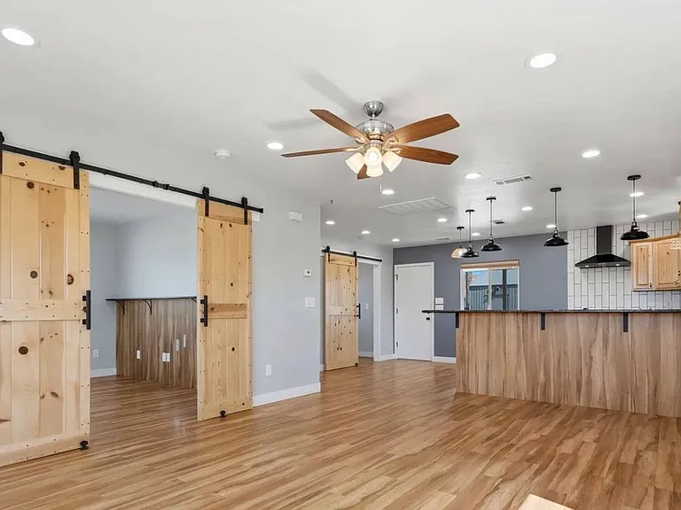 2702 E Goshen Ave #A — Photo 12