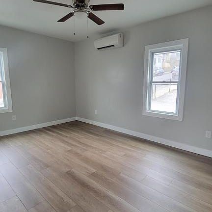 4th image of 183 Lowell St