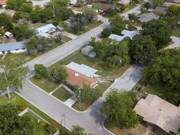 901 E Tate St, Burnet, TX 78611