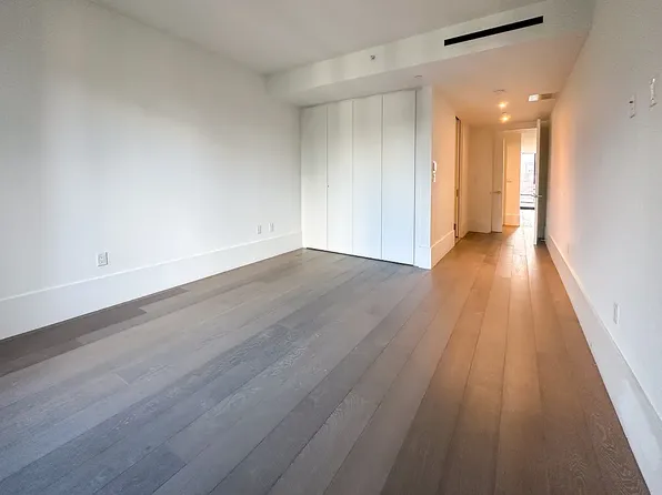 429 Kent Avenue image 19 of 25