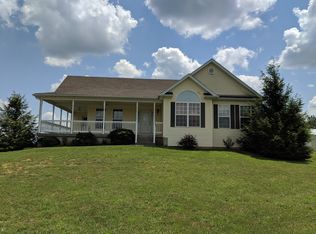 9237 E Hollrah Rd, Pekin, IN 47165