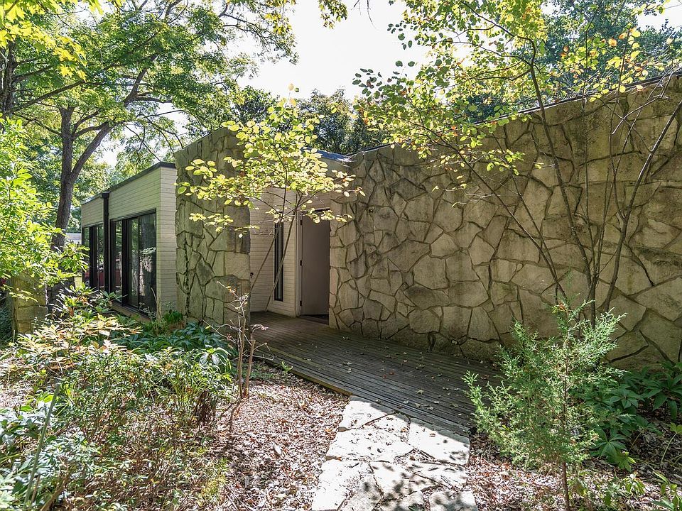 1st image of 2210 E Woodstock Pl