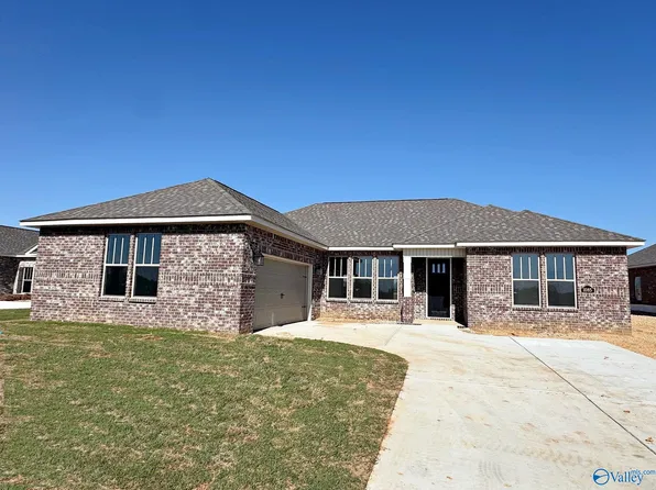 1085 Maplehurst St, Decatur, AL 35603