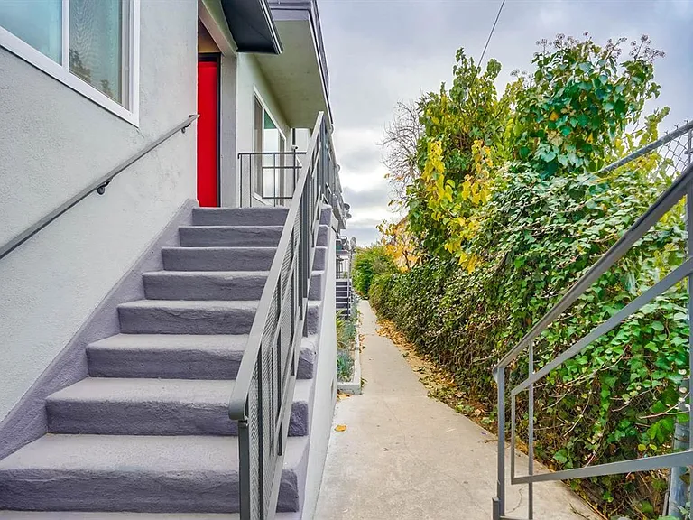 Stylish MidCentury Building in West Adams Park Tract — Photo 23