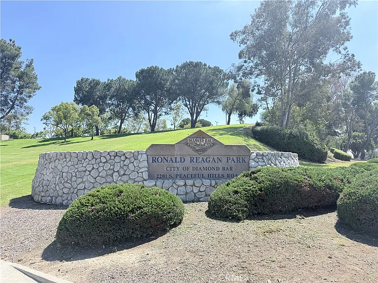 20834 Crest Ln — Photo 2