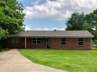 2215 W Alpine Cir, Siloam Springs, AR 72761