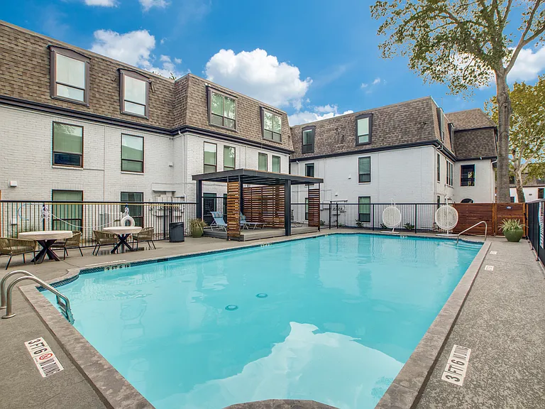 Weston Medical Center Apartments — Photo 9