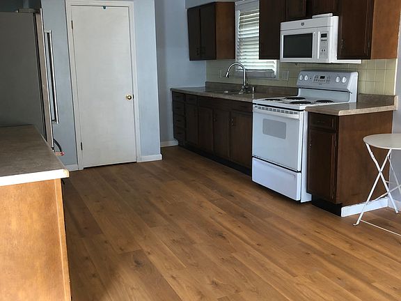 4th image of 2907 S Park Ave