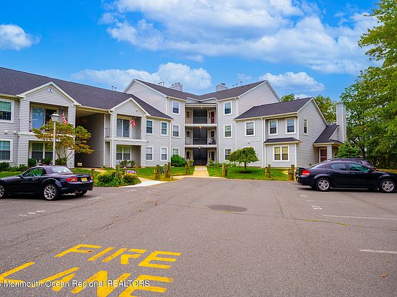 2nd image of 118 Waters Edge Drive