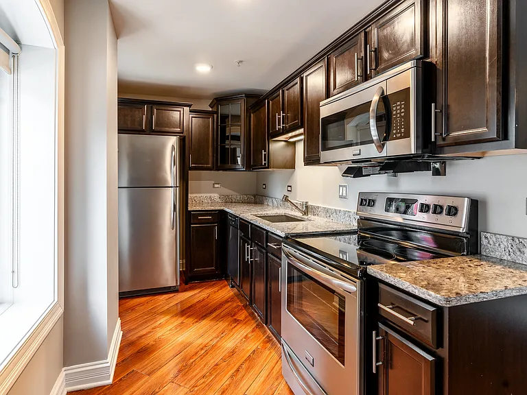 Somerset Place Apartments — Photo 26