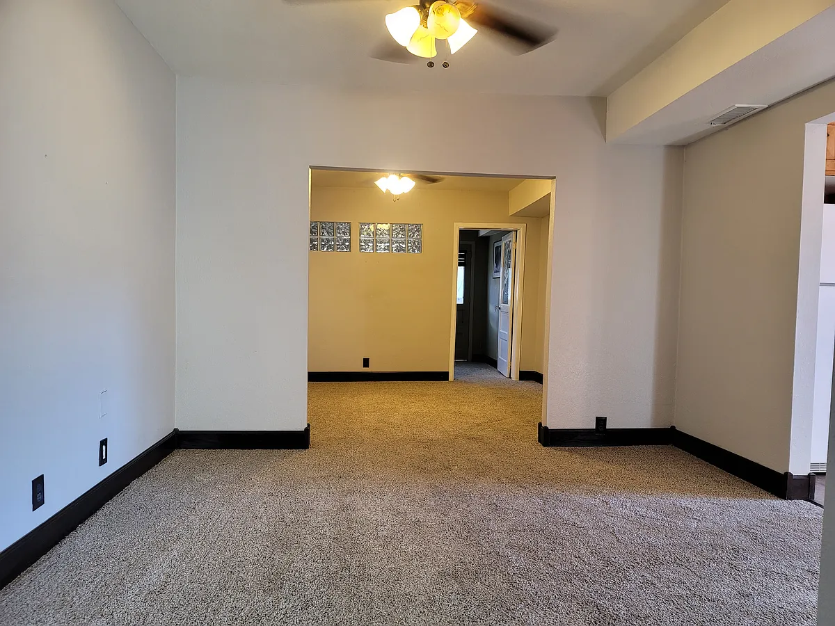 Building Photo - 772 East Ave #2