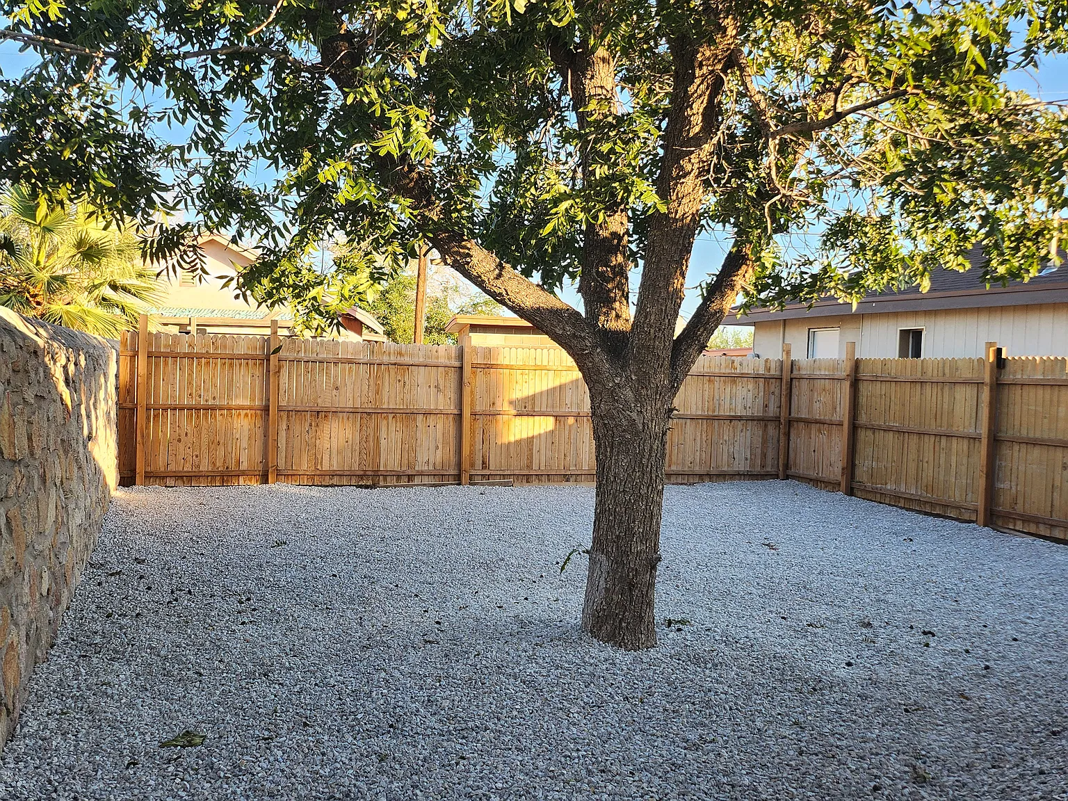 4 bed, 2100 sqft, $1,550 — Photo 2