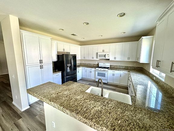 3rd image of 1547 Burns Ln