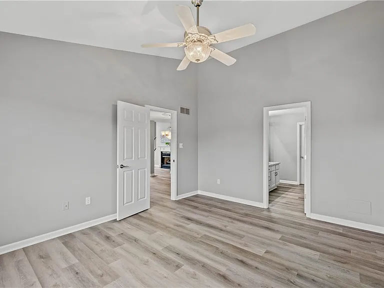 9704 Sundance Dr — Photo 16
