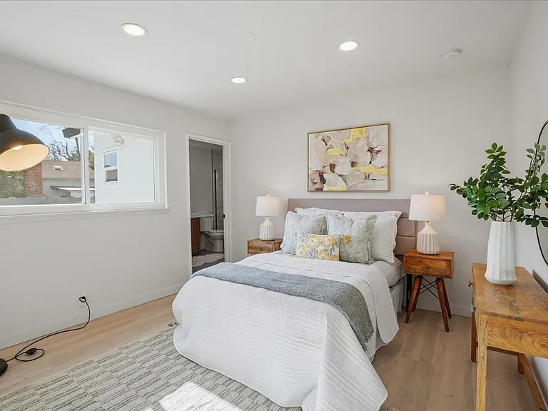 1630 Nicholas Dr — Photo 13