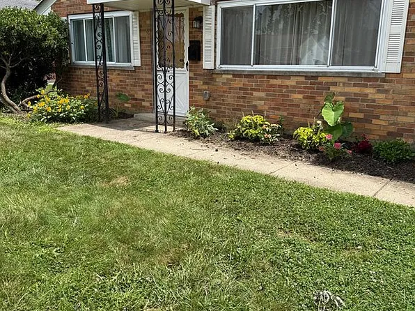 3852 Waterbury Dr, Dayton, OH 45439