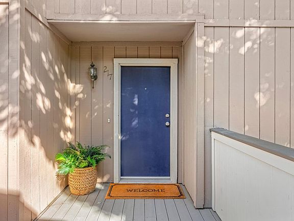 4th image of 217 Del Monte Ln