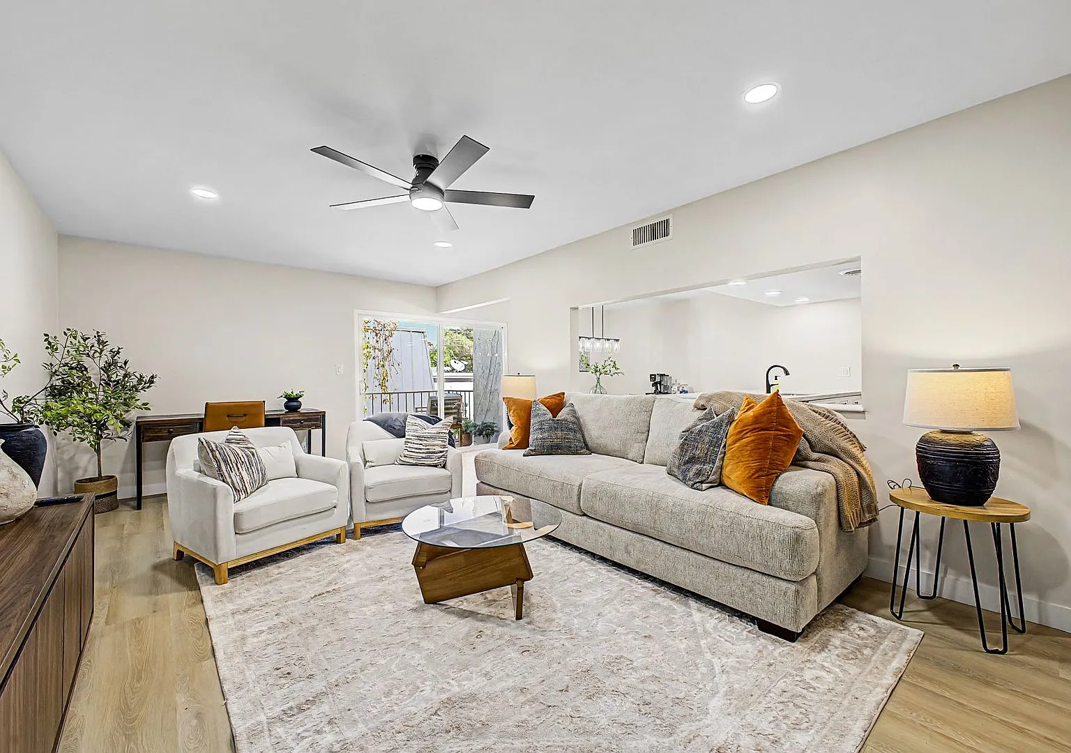 Fully Remodeled Phoenix Condo — Photo 1