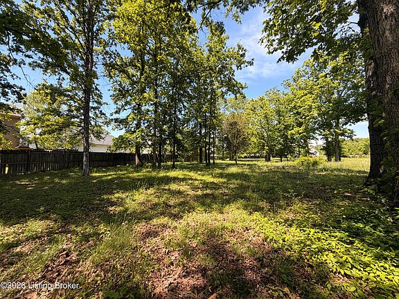 5th image of 718 Beech Grove Rd
