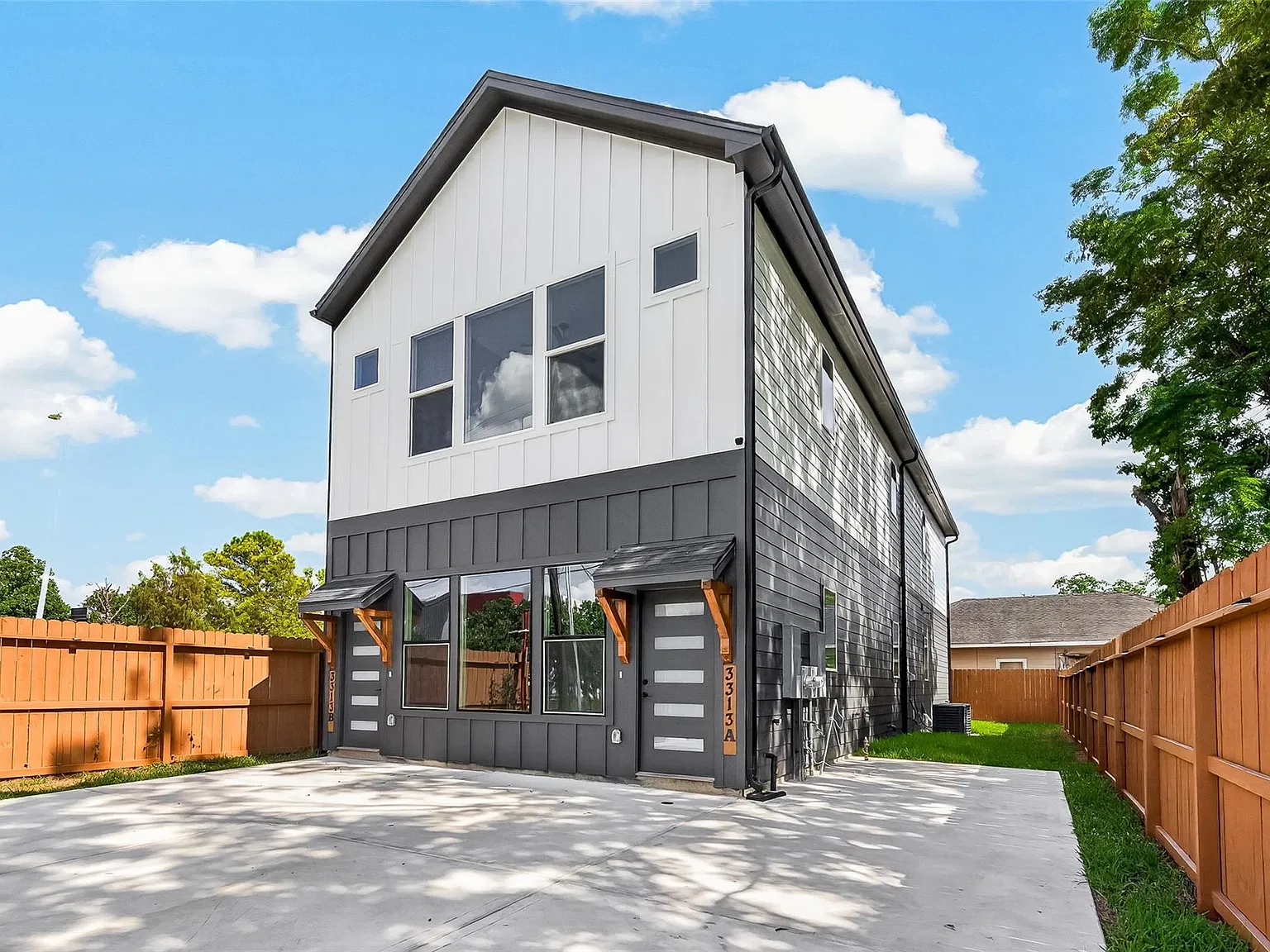 2 bed, 2.0 bath, 2723 sqft, $2,300 — Photo 3
