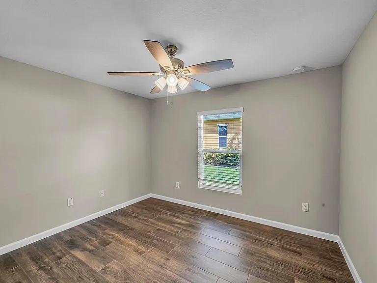 574 NW Bayshore Blvd — Photo 26