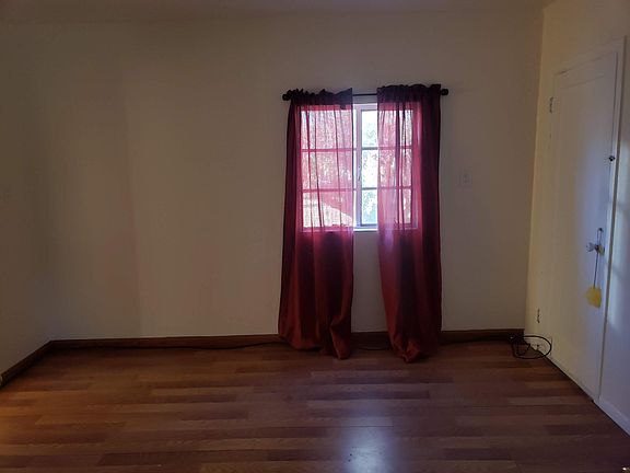 3rd image of 160 S Maryland St