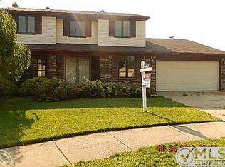 21461 Pinehurst Ct, Woodhaven, MI 48183