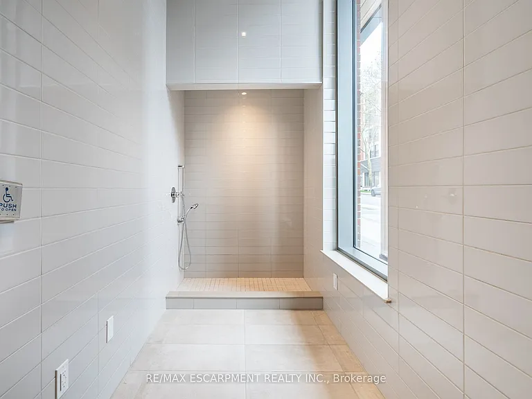 212 King William St #816 — Photo 46