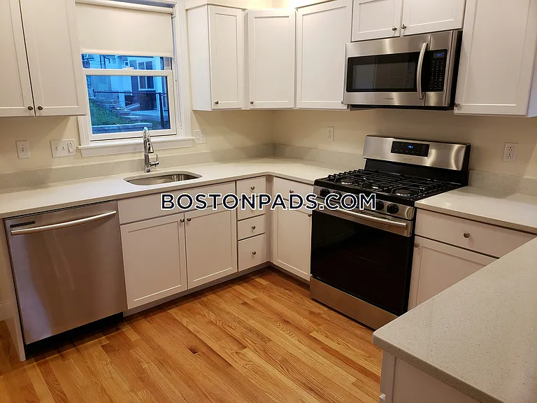 96 Waumbeck St #3 — Photo 1