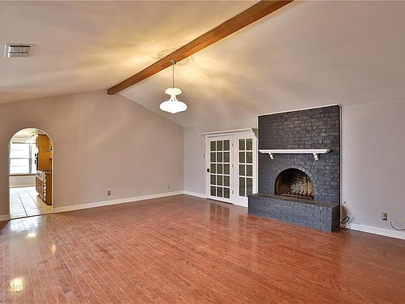 4th image of 1035 Chriswood Dr