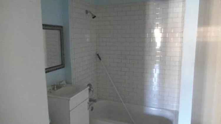 Colonial — Photo 2