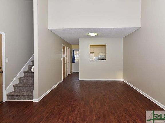 3rd image of 106 Hunt Club Ct