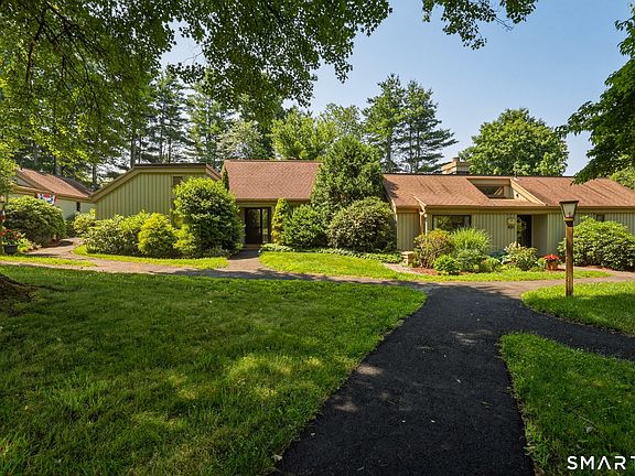 2nd image of 874 Heritage Village #A
