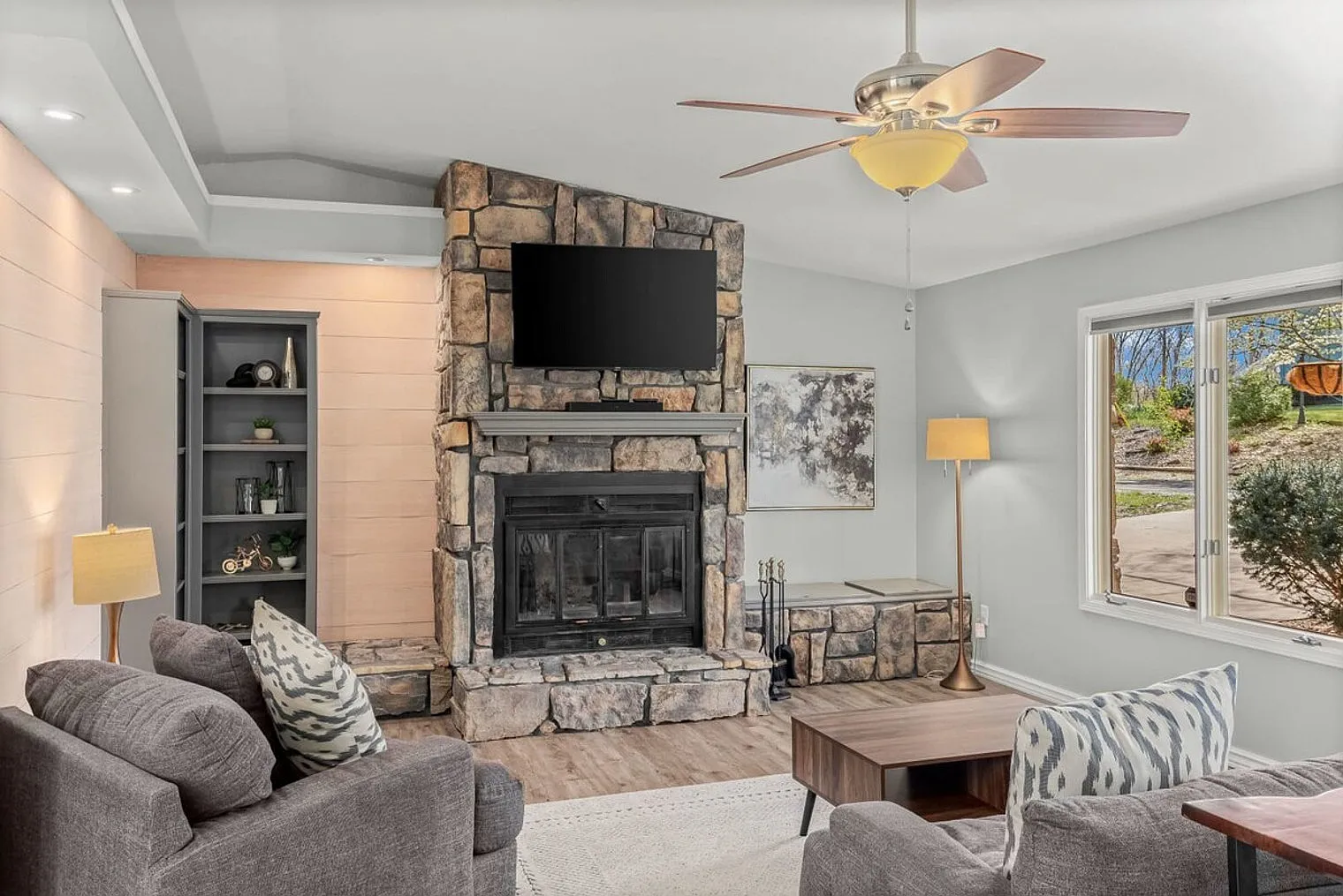 2 bed, 2.0 bath, 1388 sqft, $2,516 — Photo 4