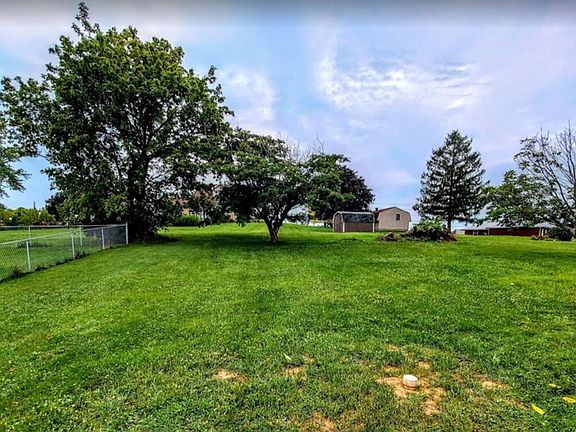 4th image of 318 Glen Ln