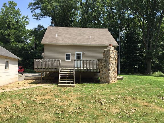 Rear view - deck/fireplace