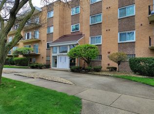 9620 S Komensky Ave APT 108, Oak Lawn, IL 60453