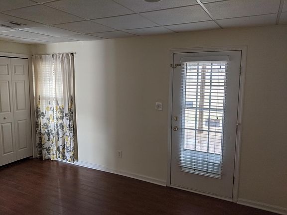 Family room ground floor with walkout to deck