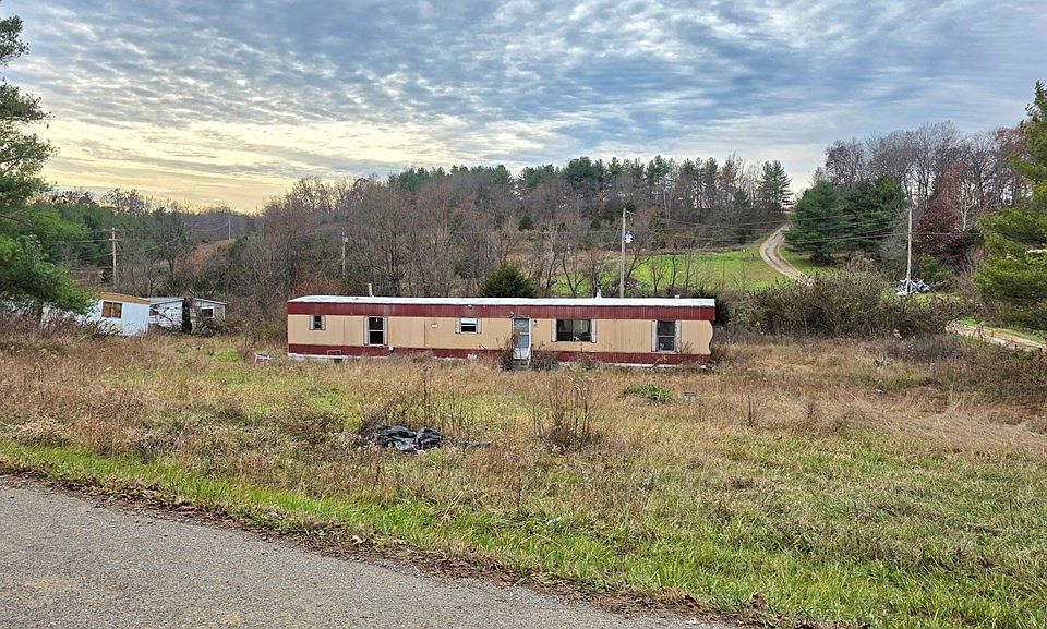 2nd image of 1321 Harris Station Rd
