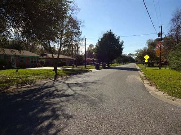 2nd image of 1031 Woodbury Pl