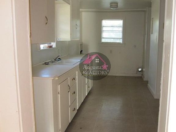 3rd image of 501 & 1/2 S Ash St #501