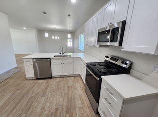 14 E Naches Ave #B, Moxee, WA 98936