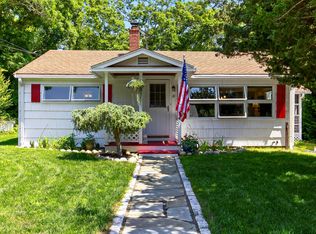 18 Seaview Rd, Sagamore Beach, MA 02562