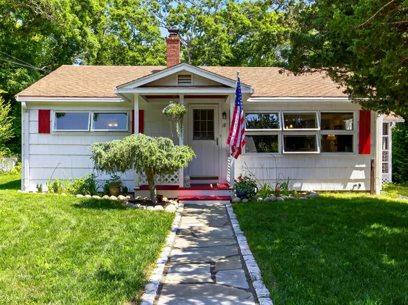18 Seaview Road, Sagamore Beach, MA 02562