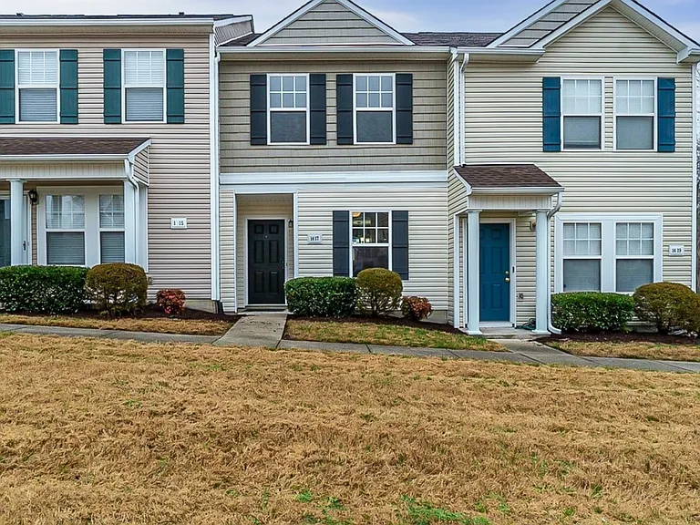 front of property - middle unit - leads to kitchen