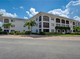 5 High Point Cir W APT 113, Naples, FL 34103