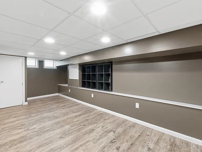 2340 S Hutchinson St — Photo 29