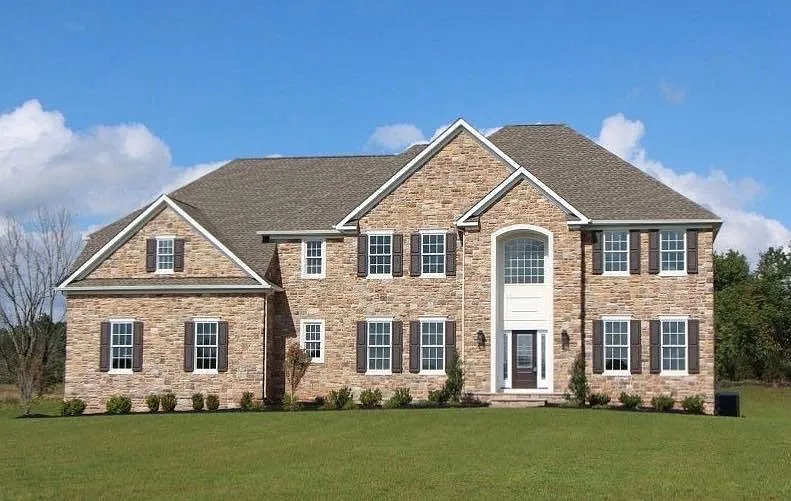 2 Robin Hill Way — Photo 1