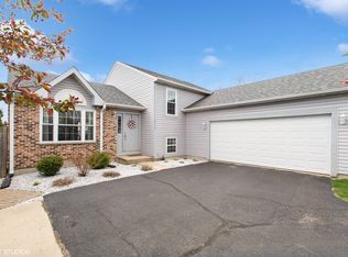 2133 Oak Leaf Ln, Lake Villa, IL
