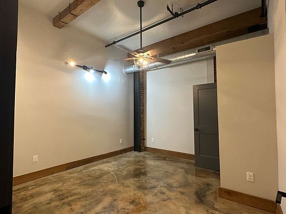 4th image of 252 N Franklin St #103